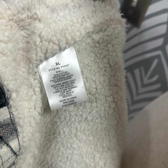 Cisono Plaid Collection women’s shacket. - Picture 8 of 9